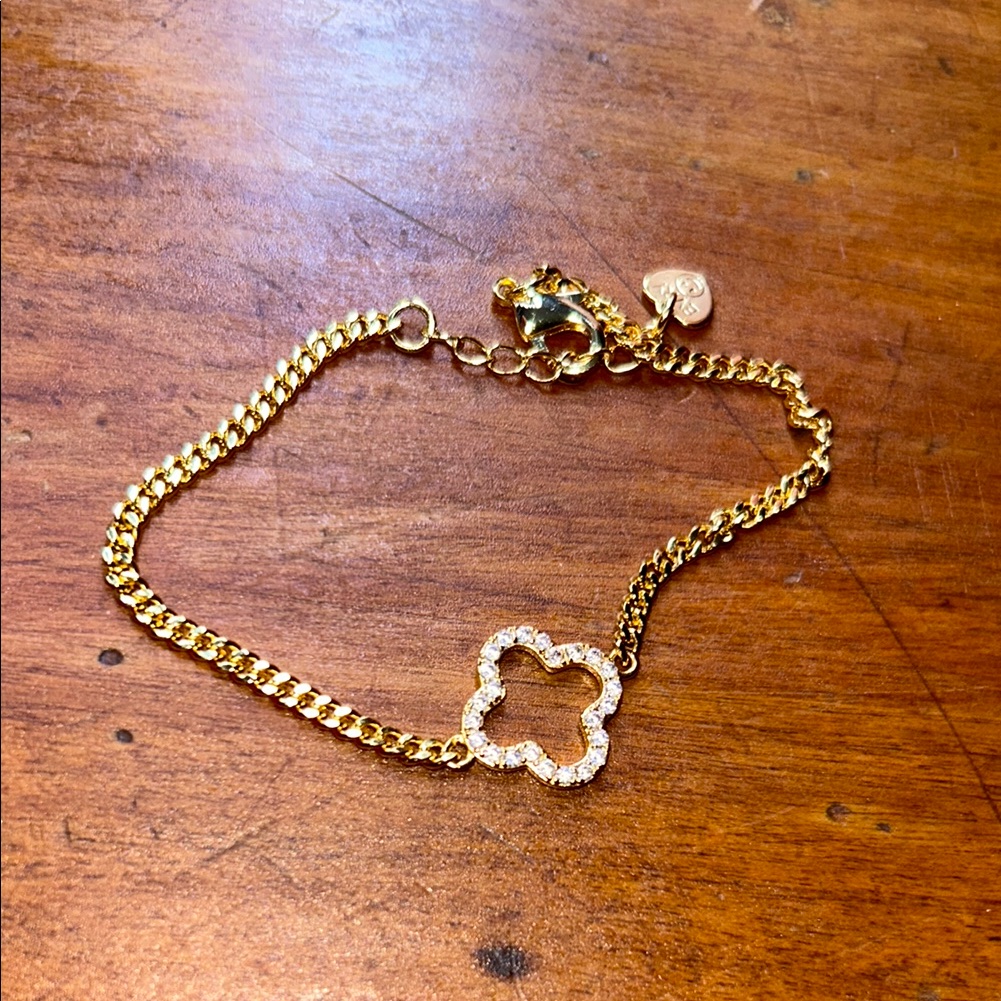 Evry Jewls Gold Clover Charm Bracelet With Pink Plastic Zip Bag